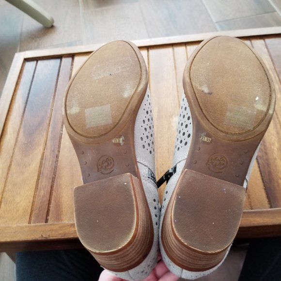 Lucky Brand Perforated Beige Zip Up Ankle Booties - Picture 5 of 11